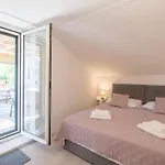 Hébergement de vacances Four Bedroom With Sea View