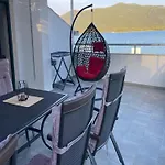Vakantiehuis Four Bedroom With Sea View *