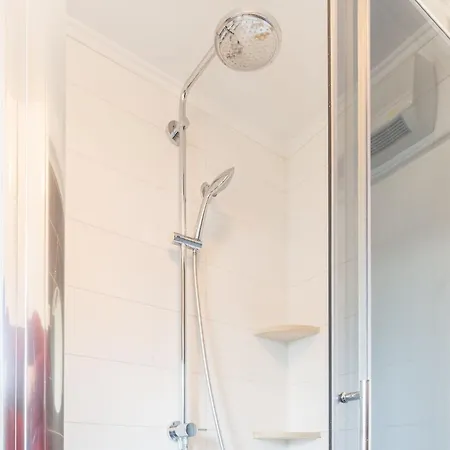 Four Bedroom With Sea View *