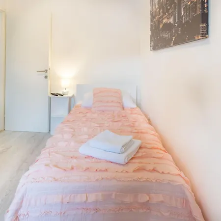 Hébergement de vacances Four Bedroom With Sea View