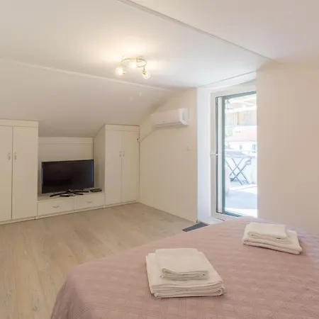 Four Bedroom With Sea View *