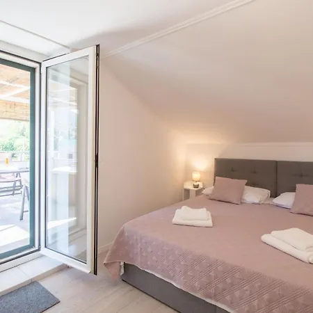 Hébergement de vacances Four Bedroom With Sea View