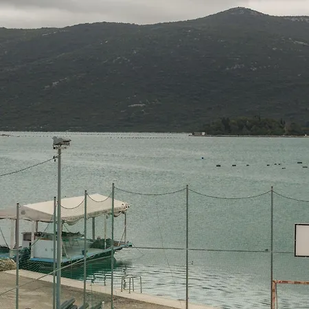 Hébergement de vacances Four Bedroom With Sea View