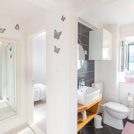 Four Bedroom With Sea View 스톤