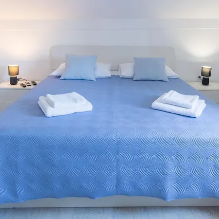 Hébergement de vacances Four Bedroom With Sea View