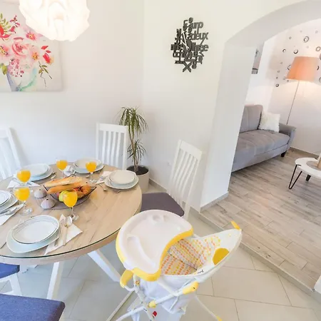 Hébergement de vacances Four Bedroom With Sea View Ston