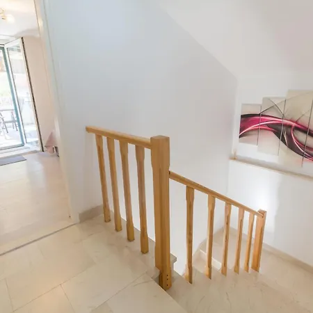 Four Bedroom With Sea View *