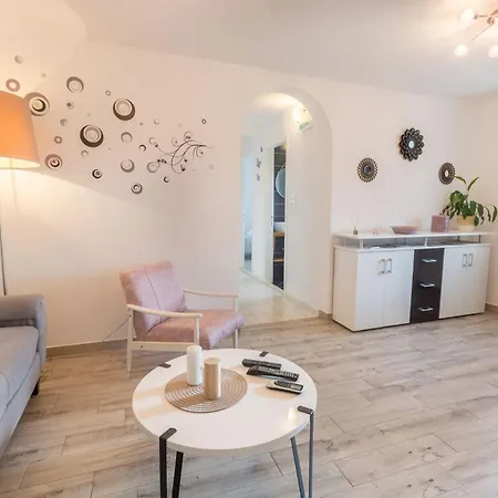 Hébergement de vacances Four Bedroom With Sea View