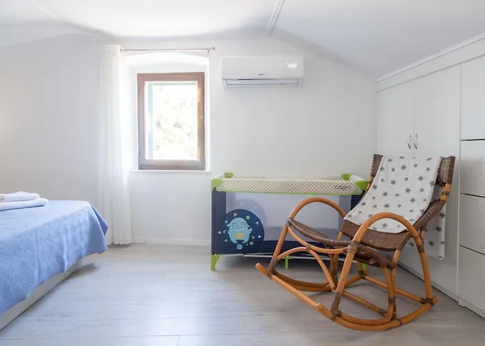 Holiday home Four Bedroom With Sea View Ston